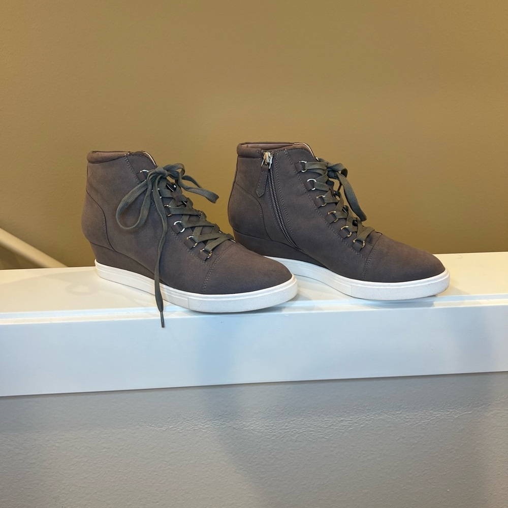 Size 8 wedge lace up booties
